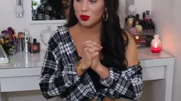 The plaid shirt in the YouTube video HAUL TRY-ON THE SPRING ( it smells like étééé ☀️) FannySNL