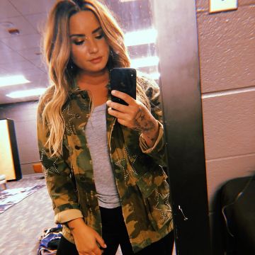 The jacket with a camouflage star Demi Lovato on Instagram