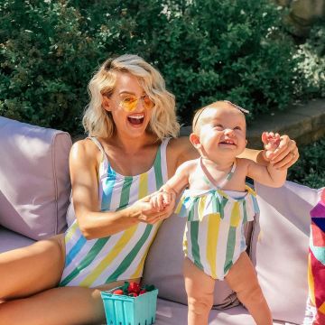 Le maillot de bain à rayures porté par la jeune maman et blogueuse américaine Jenessa Sheffield sur son compte Instagram