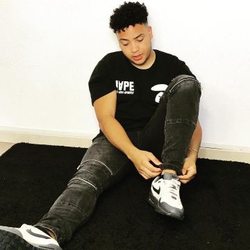 Las zapatillas nike air max one blancas que el youTuber INZKITCHEN lleva en su cuenta de instagram