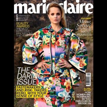 Pantalones de seda Gucci Hawaiian Print de Mena Suvari en la portada de Marie Claire