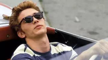 Le t-shirt rayé de James Dean (James Franco) dans James Dean True story