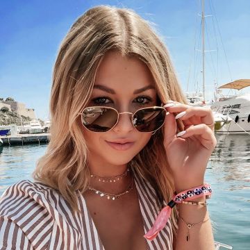 Les lunettes de soleil Ray-Ban octogonales portées par @Enjoyphoenix sur son compte Instagram