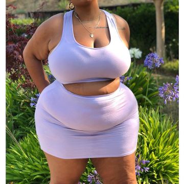 Le jupe Fashion Nova violette porté par Naomie Chaput sur son compte Instagram