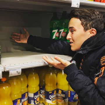 The jacket SUPERDRY black and orange range by Hugo Posay on his account Instagram (@hugop0say)