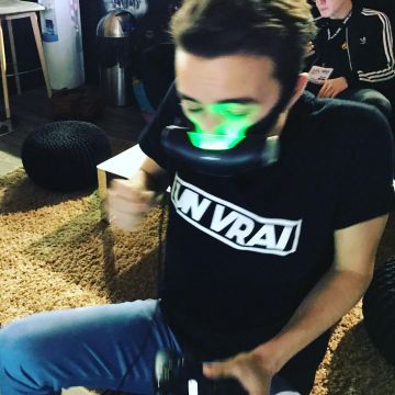 The helmet olfactory NOSULUS RIFT seen on the account Instagram of Hugo Posay (@hugop0say)