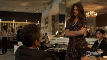 La Robe en soie imprimé floral et oiseaux de Fiona Gallagher (Emmy Rossum) dans Shameless Saison 9