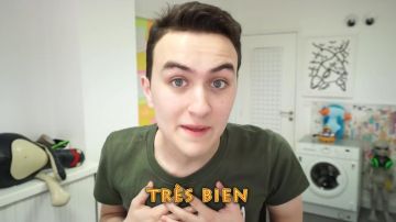 The washing machine RENLING white seen in the background of the youtube video "The worst google searches in 2018" Hugo Posay