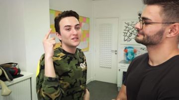 The sweatshirt camouflage Pro Era logo cat eyes of Hugo Posay in his YouTube video "Shocking : we unveiled our first videos"