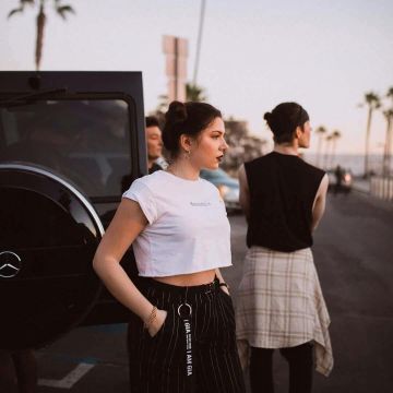 La montre noire et dorée Casio portée par Clara Marz sur son compte instagram