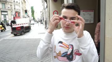 The red pen-erasable Pilot exchanged by Hugo Posay in his YouTube video "We exchanged a pen against an iPhone"