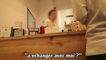 The headphones Apple Air Pods sighted in the video of Hugo Posay "We exchanged a pen against an iPhone"