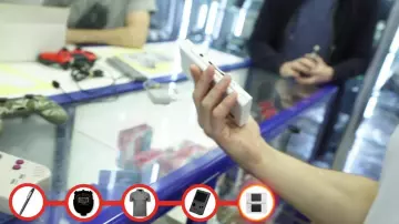 The nintendo DSI white traded for Charles in the Youtube video of Hugo Posay "We exchanged a pen against an iPhone"
