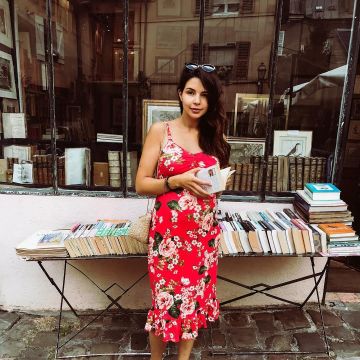 The floral dress summer maternity worn by Safia Vendome on his account Instgram