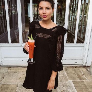 The black dress at the wheel of the brand Sézane scope by Safia Vendome on his account Instagram