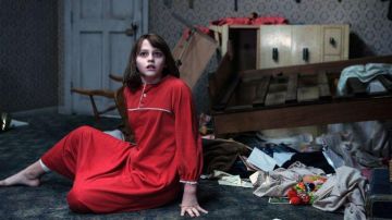 The red nightgown of Janet Hodgson (Madison Wolfe) in the movie the Conjuring 2