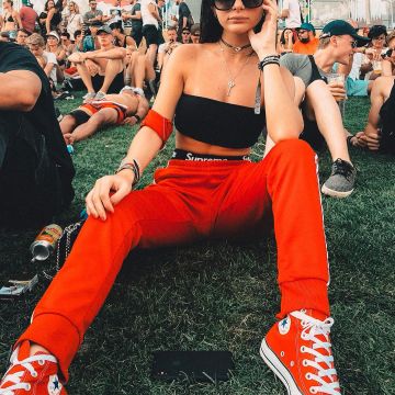 El par de Converse rojos que lleva Danaemakeup en su cuenta de Instagram