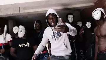 Sweatshirt white hooded The North Face worn by Bosh in his clip Without effects