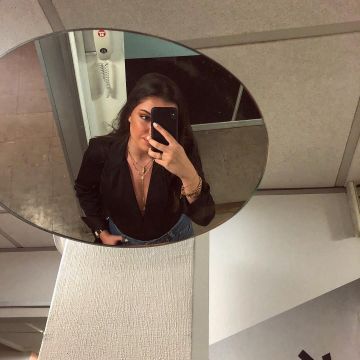 The iphone X of the Apple brand to be seen on the instagram of Clara Marz