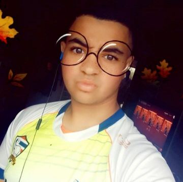 Le maillot de foot de la Thaïlande porté par ce jeune nobody (@DEUX_DOUZE_95) sur Instagram
