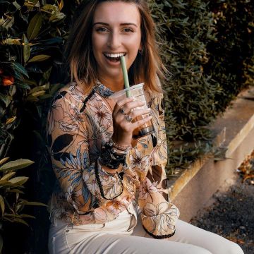 Le pantalon blanc vu  sur le compte instagram de sweetieytb