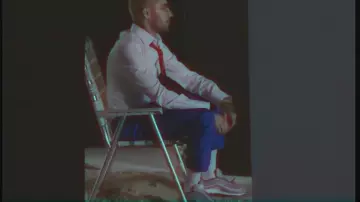 The suit pants royal Blue of Zayn Malik in her video clip Me, myself and I (Remix) with Beyoncé