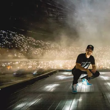 Sneakers Air Jordan 1 Retro High Off White "off White Unc" made by Logic on his account Instagram