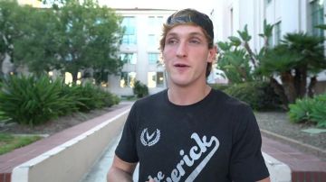 The black t-shirt Maverick Logan Paul in his video youtube "Dear KSI, Here's why I walked off stage..."