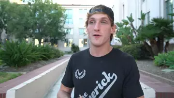 The black t-shirt Maverick Logan Paul in his video youtube "Dear KSI, Here's why I walked off stage..."