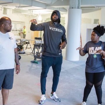 Sneakers Nike EXP X14 White Wolf Grey (W) worn by Lebron James on his account Instagram