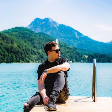 Las zapatillas Adidas Yeezy Boost 350 V2 que lleva Hardwell en su cuenta de Instagram