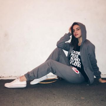 Zapatos White Converse Chuck Taylor All Star Ox usados por Bailee Madison en su cuenta de Instagram