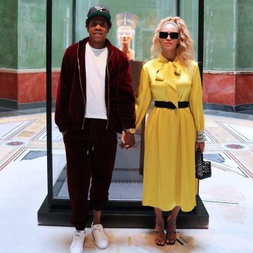 The yellow dress Fendi Beyoncé during her european tour of the On The Run Tour II