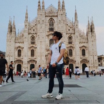 The white t-shirt with the logo with the Maverick on the left on the account Instagram @MaverickbyLoganPaul