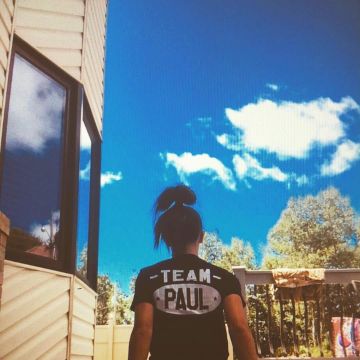 The black t-shirt "Team Paul" Maverick "ksi vs logan" on the account instagram, Logan Paul