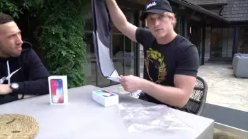 Le pantalon de sport leggings pour femme Maverick de Logan Paul dans sa video "Iphone X Strenght Test With World's strongest Man!"