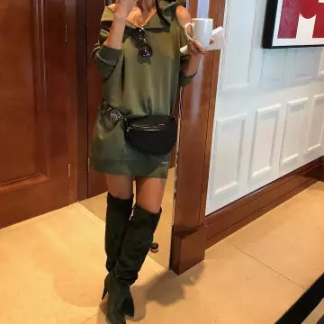 Les Cuissardes Kaki Saint Laurent Era Over-The-Knee Leather Boots de Cline Dion sur Instagram