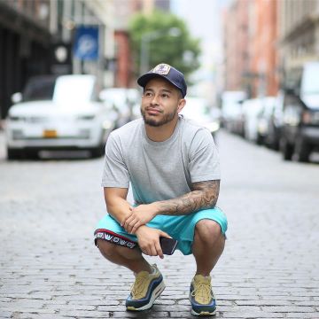 Le tee shirt gris oversize que porte le youtubeur RichieLe23 sur son compte instagram