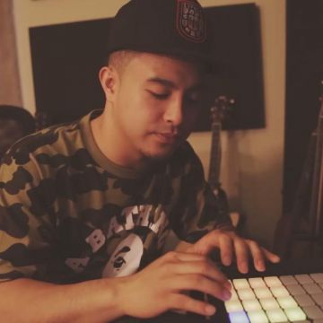 Le tee shirt à motif camouflage A Bathing Ape que porte le youtubeur Richiele23 sur son compte instagram