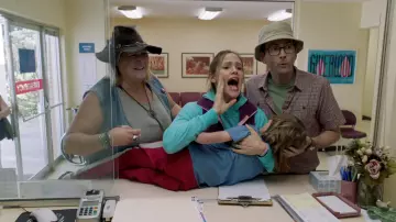 Le bob beige de Walt Siddell-Bauers (David Tennant) dans Camping S01E02