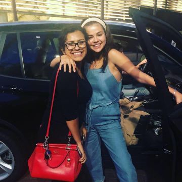 La combinaison en jean porté par Selena Gomez (photo Instagram)