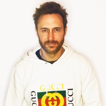 The sweatshirt oversize Gucci logo worn by David Guetta on his account Instagram