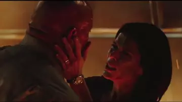 The shows of Sarah Sawyer (Neve Campbell) in Skyscraper