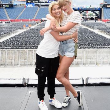 The pair of sneakers low Converse Core Chuck 70 worn by Taylor Swift on his account Instagram