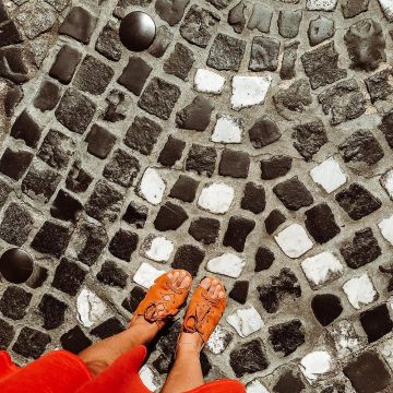 The flat shoes Sézane on the account Instagram of Safia Vendome