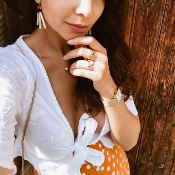 The top PrettyLittleThing on the account instagram of Safia Vendome