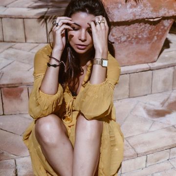 The yellow dress Sézane on the account instagram of Safia Vendome