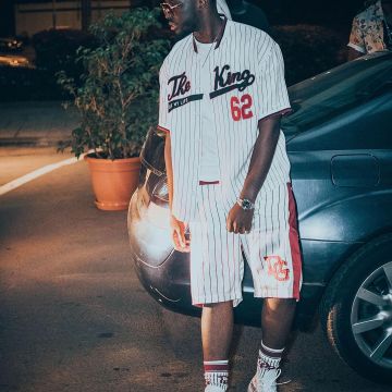 Las zapatillas transparentes Converse Chuck Taylor All Star Hi Off White que lleva el cantante Dadju en su cuenta de instagram