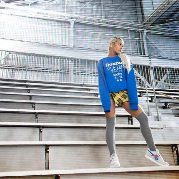 The skirt yellow and black tiles from Ariana Grande on the account Instagram @reebok