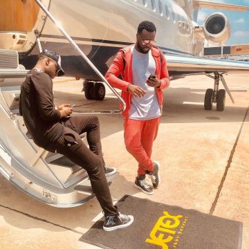 Sneakers high tops black door Dadju on his account instagram